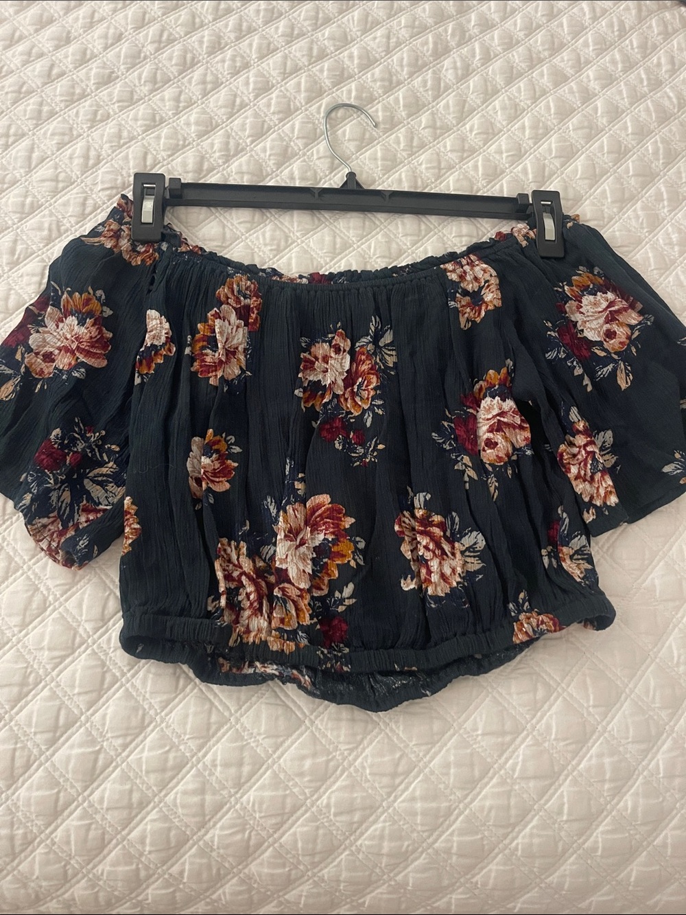 ILLA ILLA green  Off-Shoulder Floral Crop Top with Burgundy & Cream Flowers